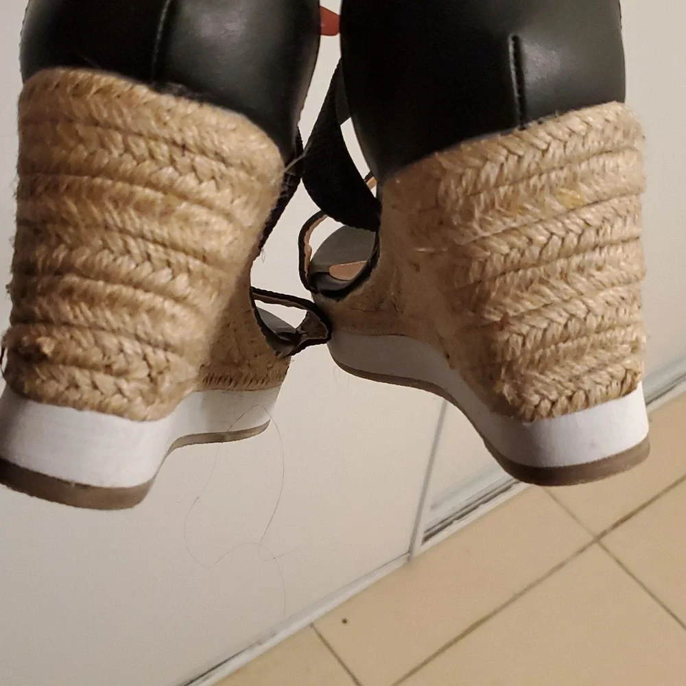 Sandals - Picture 5 of 7